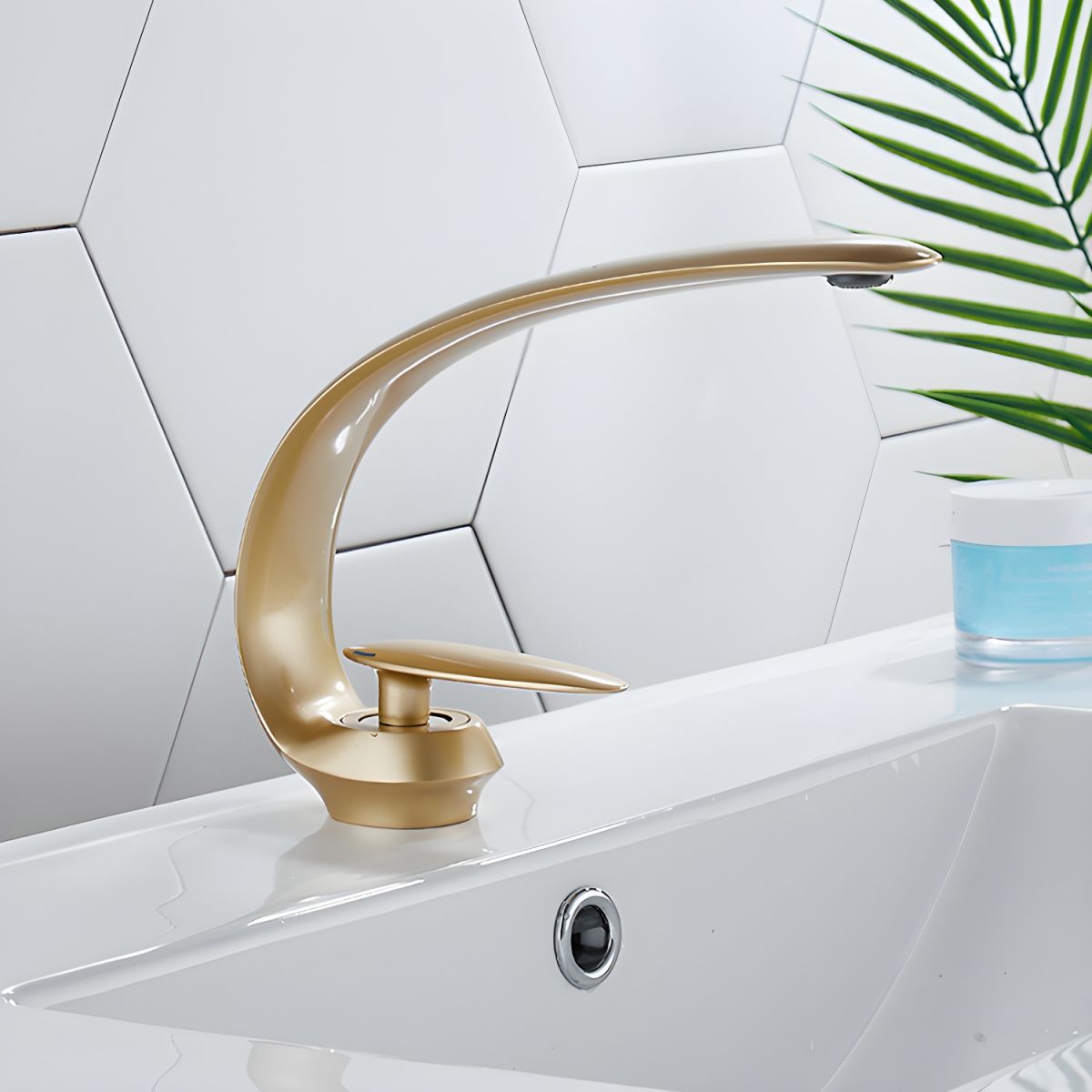 Luxury Single Handle Sink Faucet Brass Bathroom Gooseneck Faucet