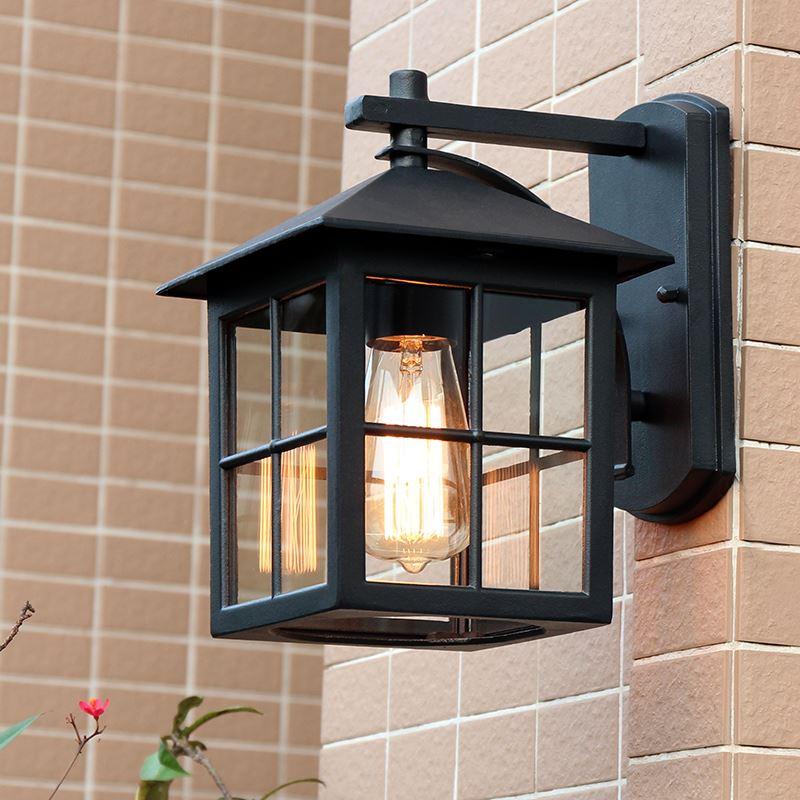 Classic Outdoor Wall Light
